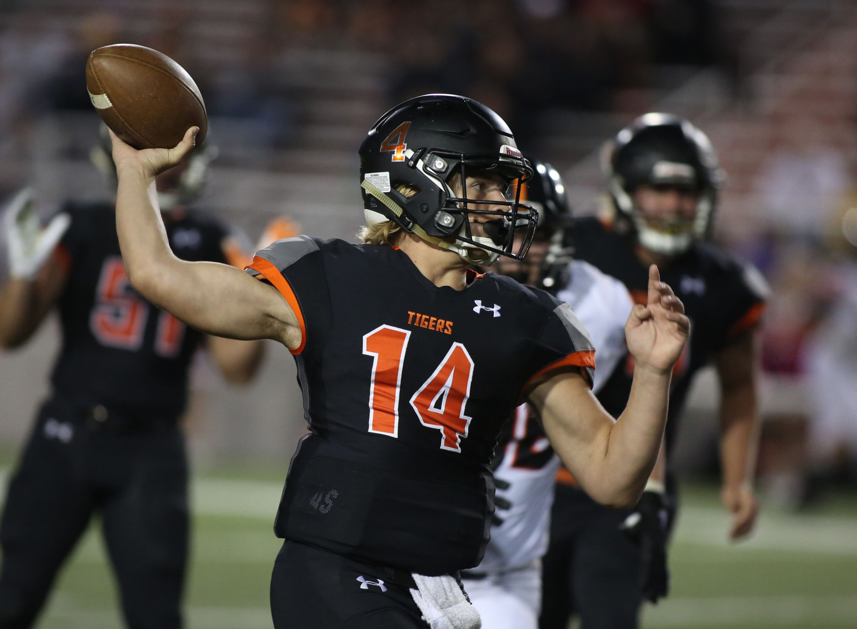 p10-19-19HHSfbBeatrice4.jpg